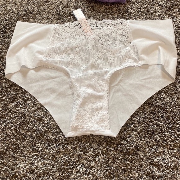 Victoria’s Secret Hiphugger Panties Size Medium - Picture 3 of 5